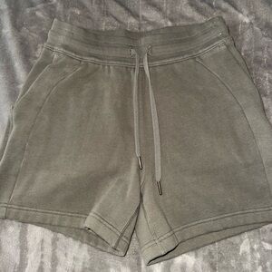 Lululemon Scuba Short in Grey Sage